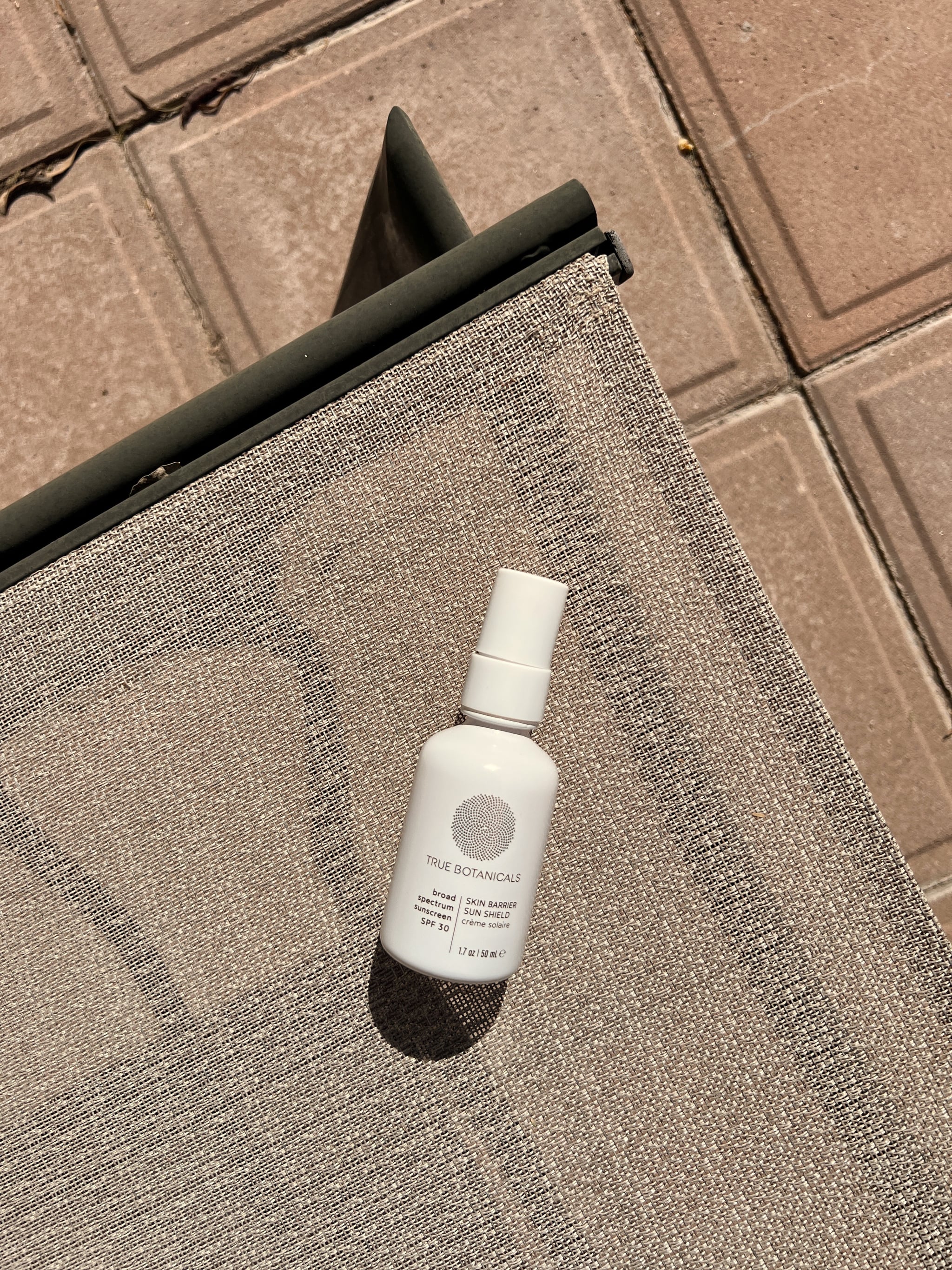 protector solar de barrera cutánea true botanics SPF 30