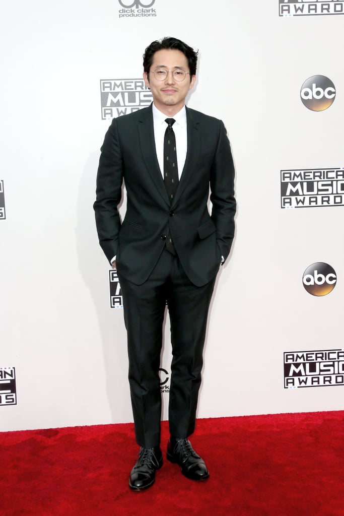 Resultado de imagem para american music awards 2016 steven yeun