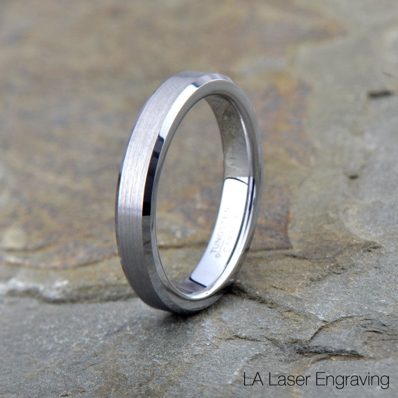 结婚戒指可以雕刻:钨结婚戒指