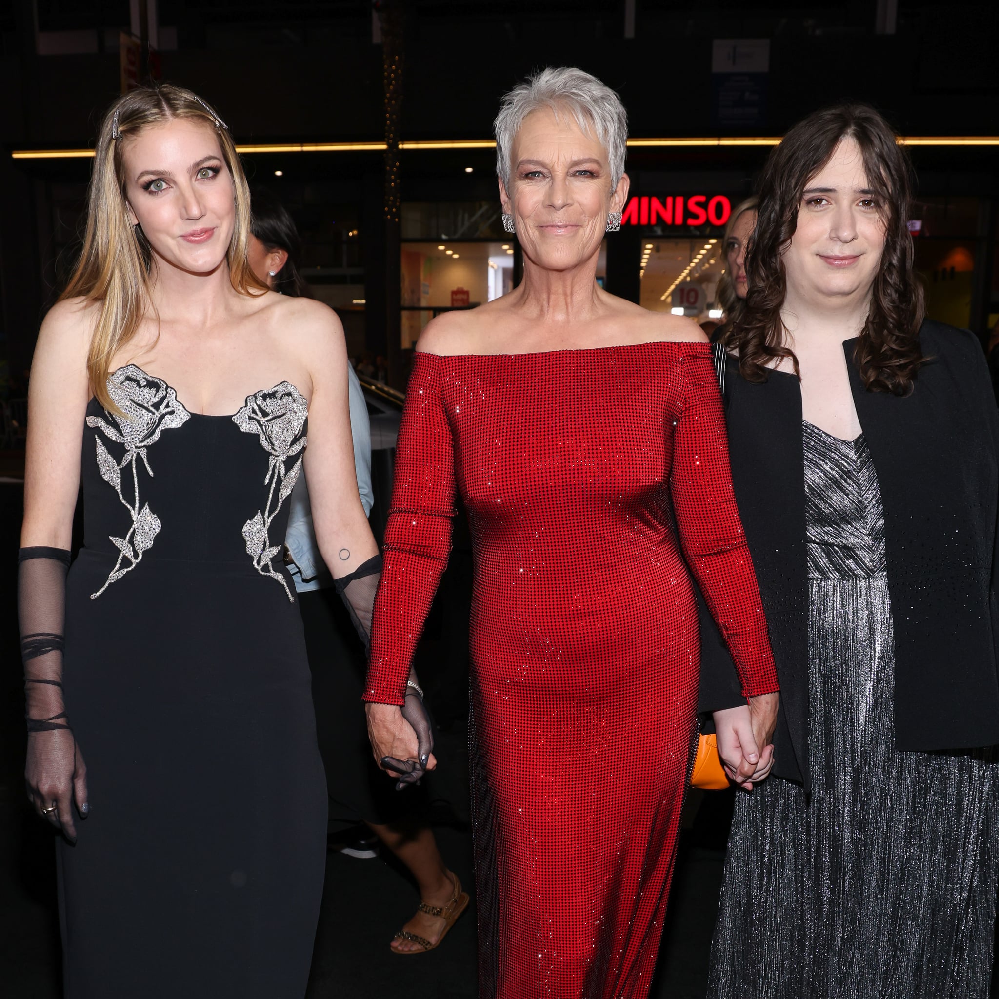 Jamie Lee Curtis and Daughters at Halloween Ends Premiere | POPSUGAR  Celebrity