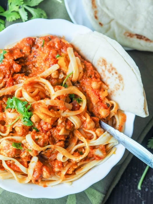 Pasta With Chicken and Chickpeas in a Creamy Tomato-Pumpkin Sauce