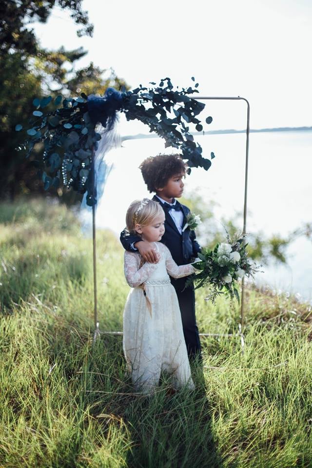Moms Do a Wedding Photo Shoot With Kids