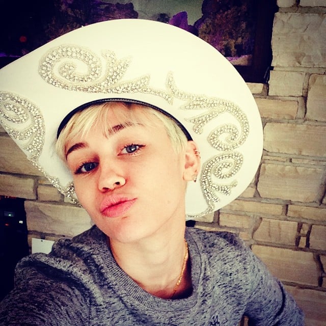 Miley Cyrus took a selfie with the "dopest gift of all time," a cowboy hat Madonna gave her.
Source: Instagram user mileycyrus