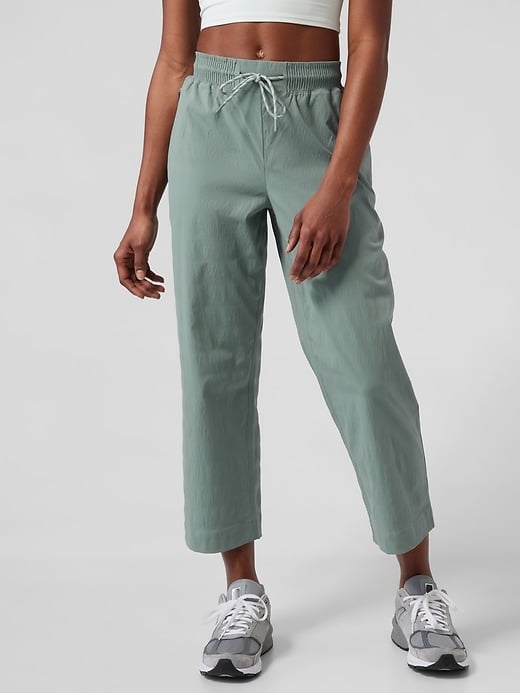 Athleta Trekkie Straight Crop