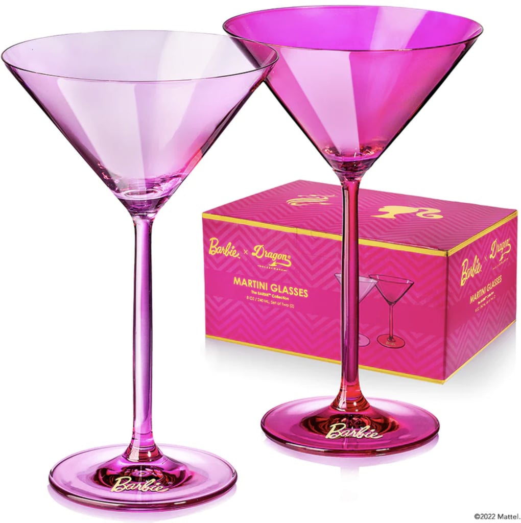 芭比x龙玻璃器皿马提尼酒杯(40美元)这些马提尼酒杯的完美借口邀请你最喜欢的芭比娃娃在饮料和谈话。