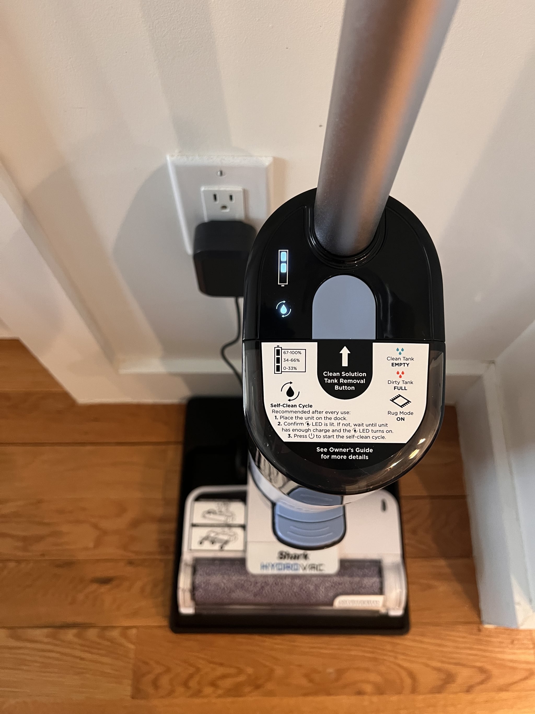 The LED display of the Shark HydroVac Pro XL Cordless Cleaner.