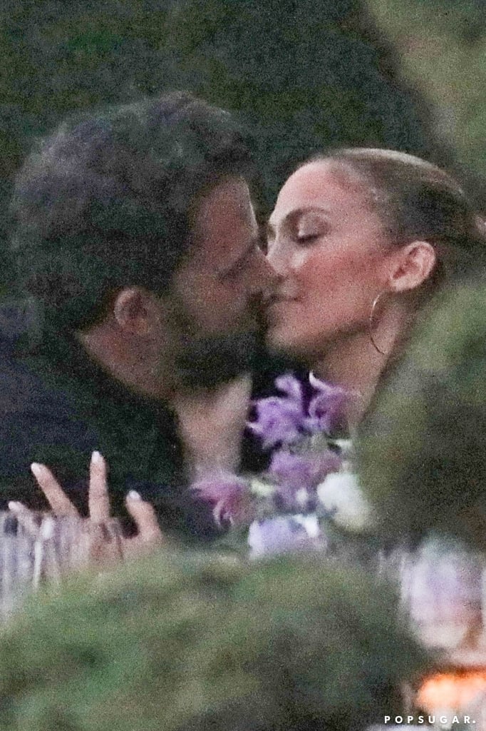 Jennifer Lopez and Ben Affleck Kissing in Malibu | Pictures