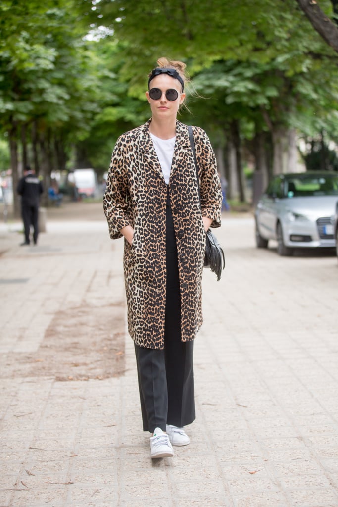 Balance a bold print with easy pieces. | Street Style Couture Fashion ...