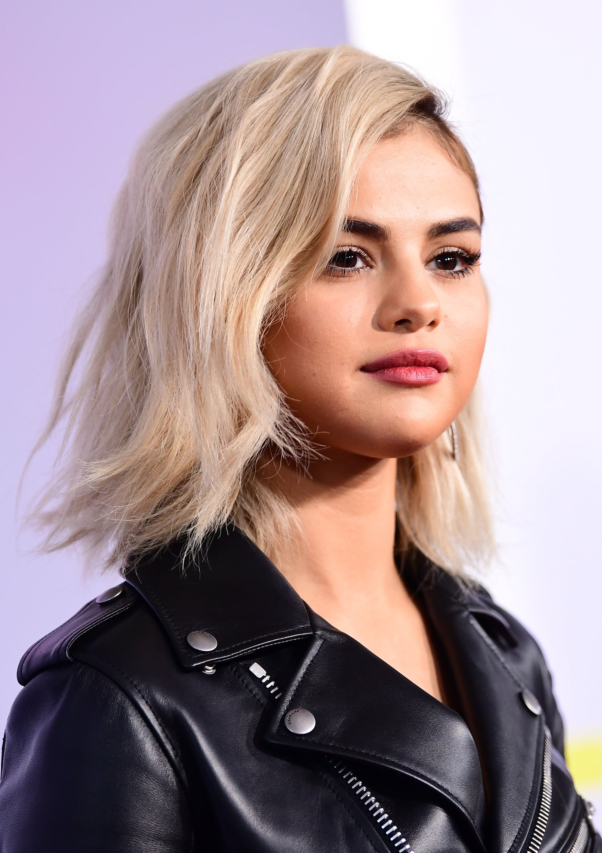 Selena Gomez With Blonde Hair At American Music Awards 2017 Popsugar Beauty Australia