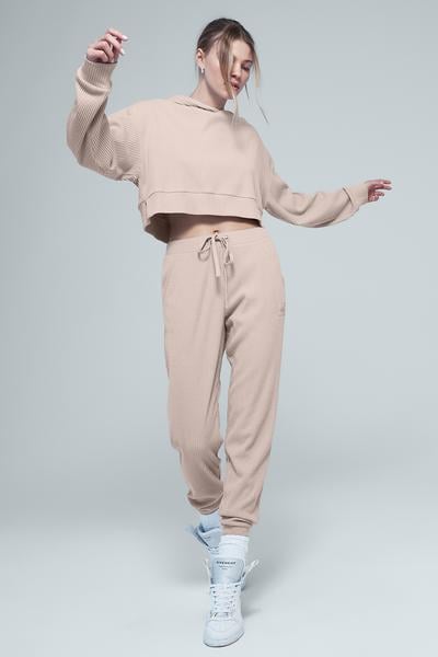 The Best New Arrivals From Alo Yoga | December 2021 | POPSUGAR Fitness The Best New Arrivals From Alo Yoga | December 2021 | POPSUGAR Fitness