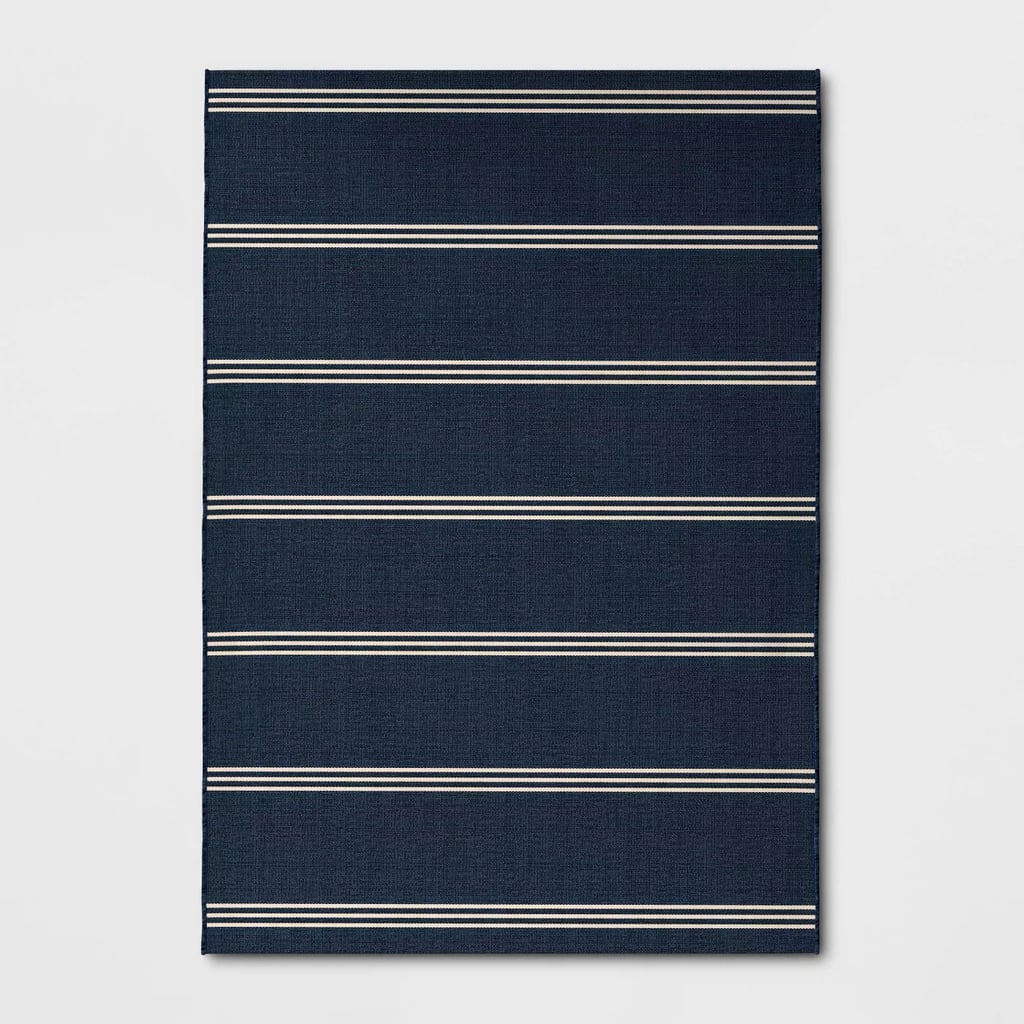 A Simple Outdoor Rug: Striped Outdoor Rug