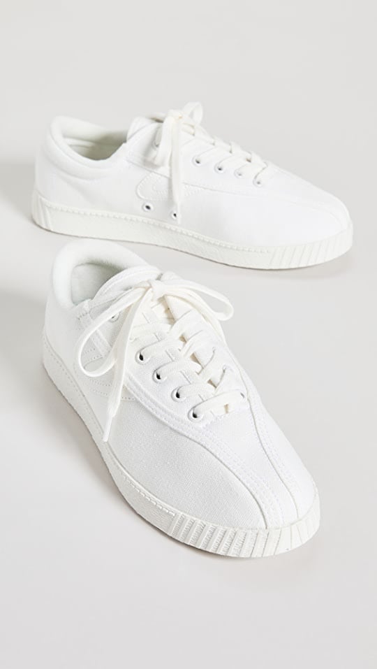 白色运动鞋:Tretorn Nylite +运动鞋