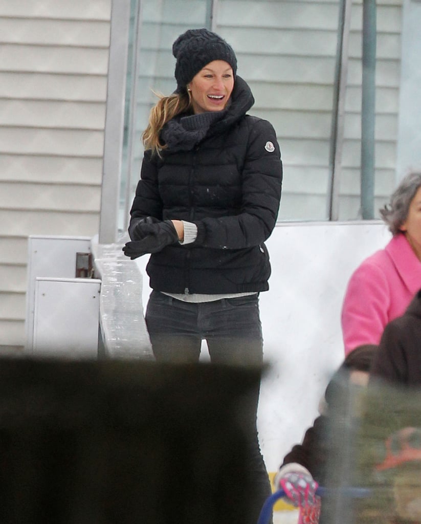 Gisele Bündchen went ice-skating in Boston on Sunday morning.