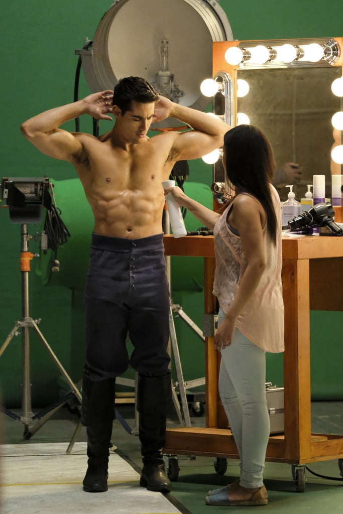 Jane The Virgin Shirtless Tv Scenes 2017 Popsugar Entertainment Photo 14