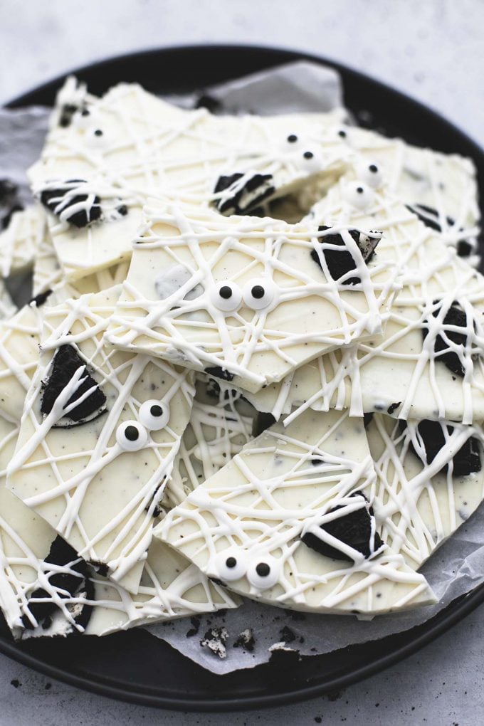 3-Ingredient Cookies 'N Cream Mummy Bark