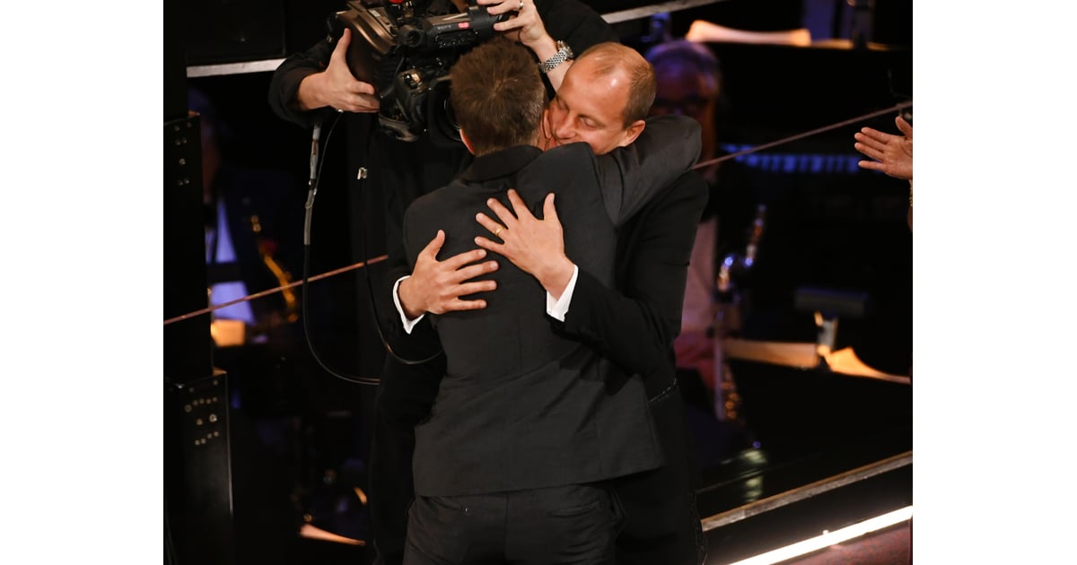 Woody Harrelson hugged his Three Billboards costar and best supporting