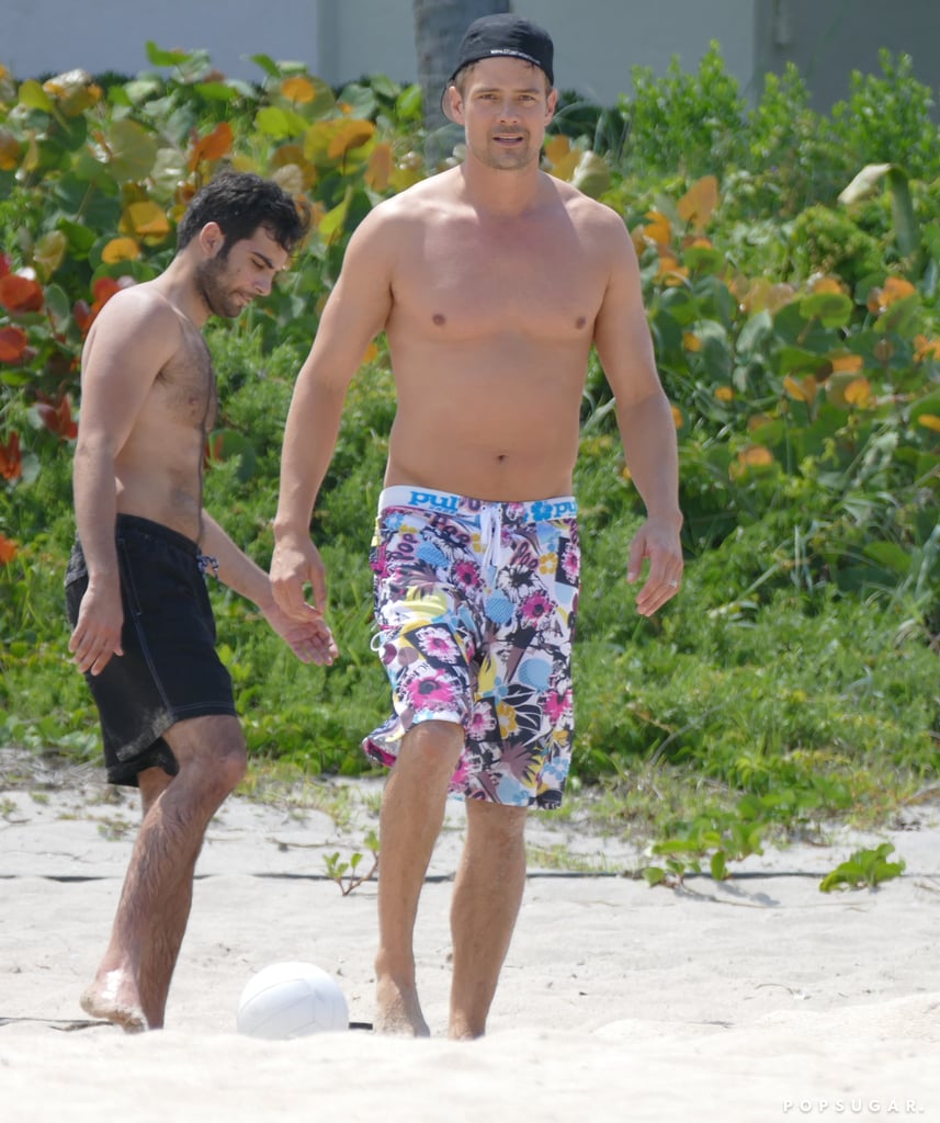 Fergie and Josh Duhamel on the Beach in Florida Pictures