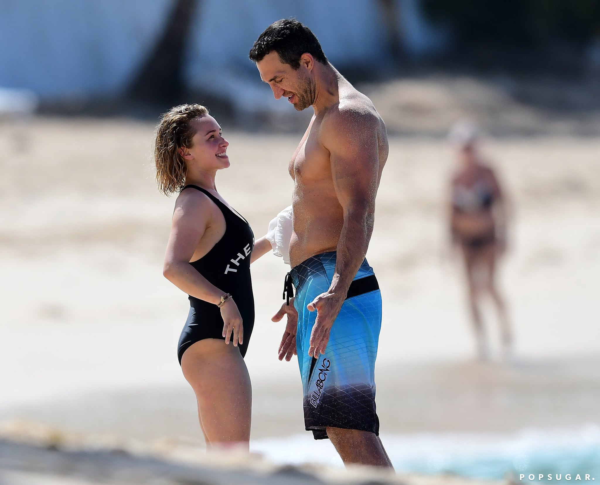 Celebrity Entertainment Hayden Panettiere And Wladimir Klitschko Have A Smiley Mellow Family Beach Day In Barbados Popsugar Celebrity Photo 3
