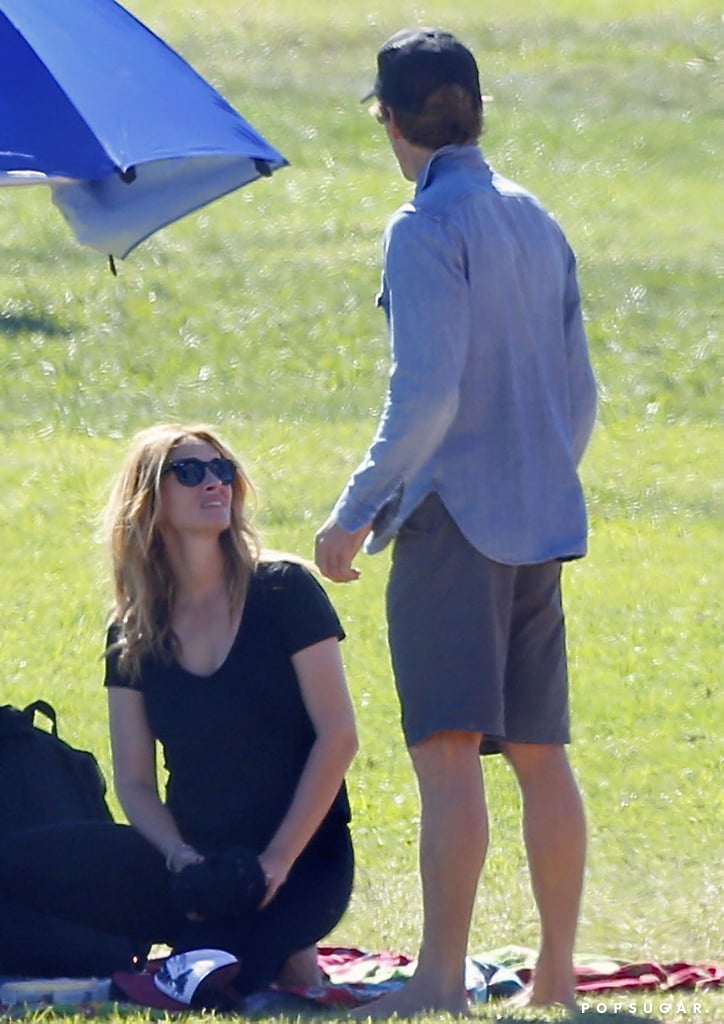 Julia Roberts and Danny Moder Kissing in LA | Pictures