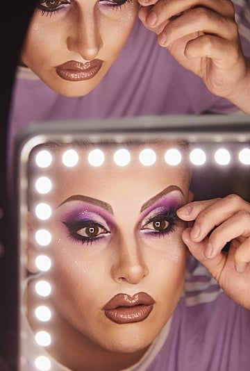 How Does a Drag Queen Get Ready?