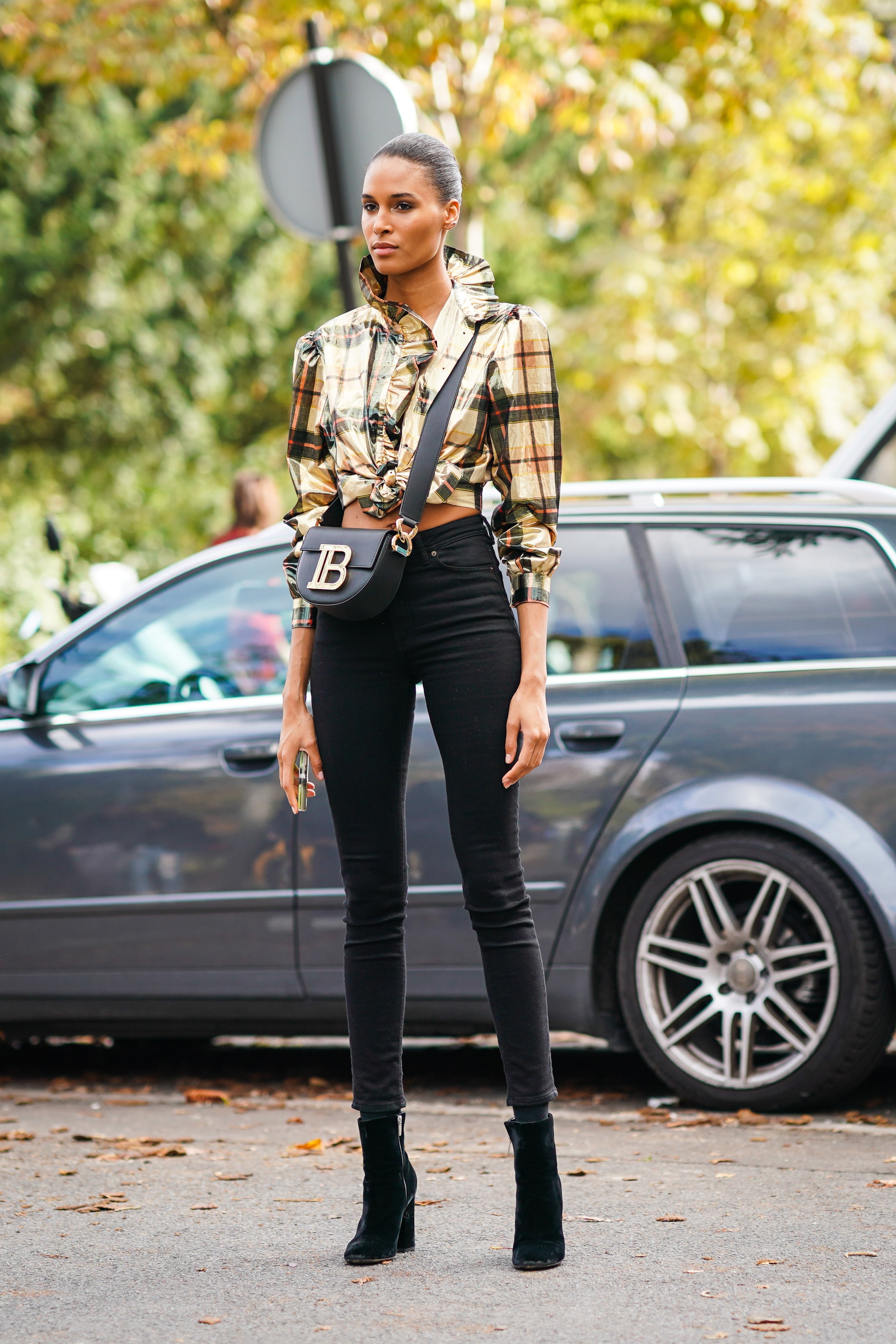 19 Flattering Ways to Wear Flat Ankle Boots With Jeans - Be So You