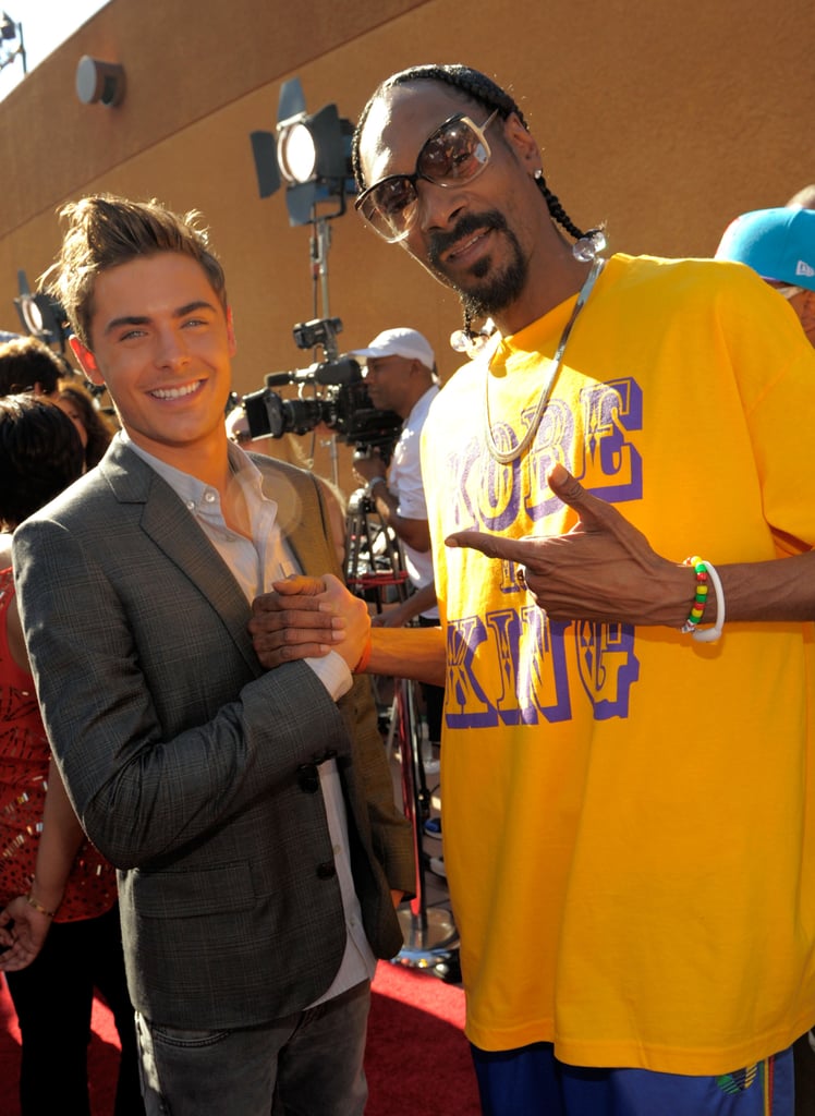 Zac also got close to Snoop Dogg on the red carpet.