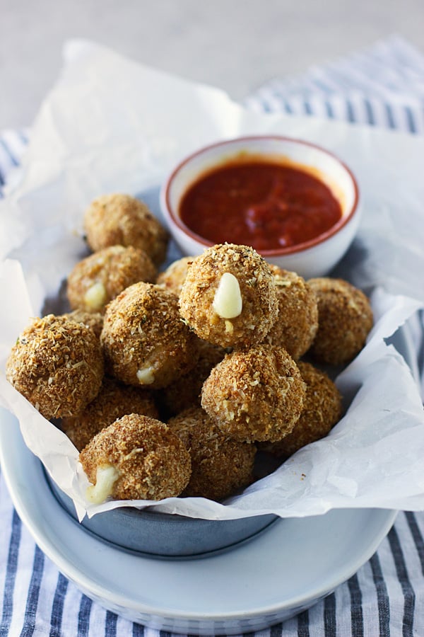 Italian Appetizer Recipe: Baked Chicken Parmesan Poppers