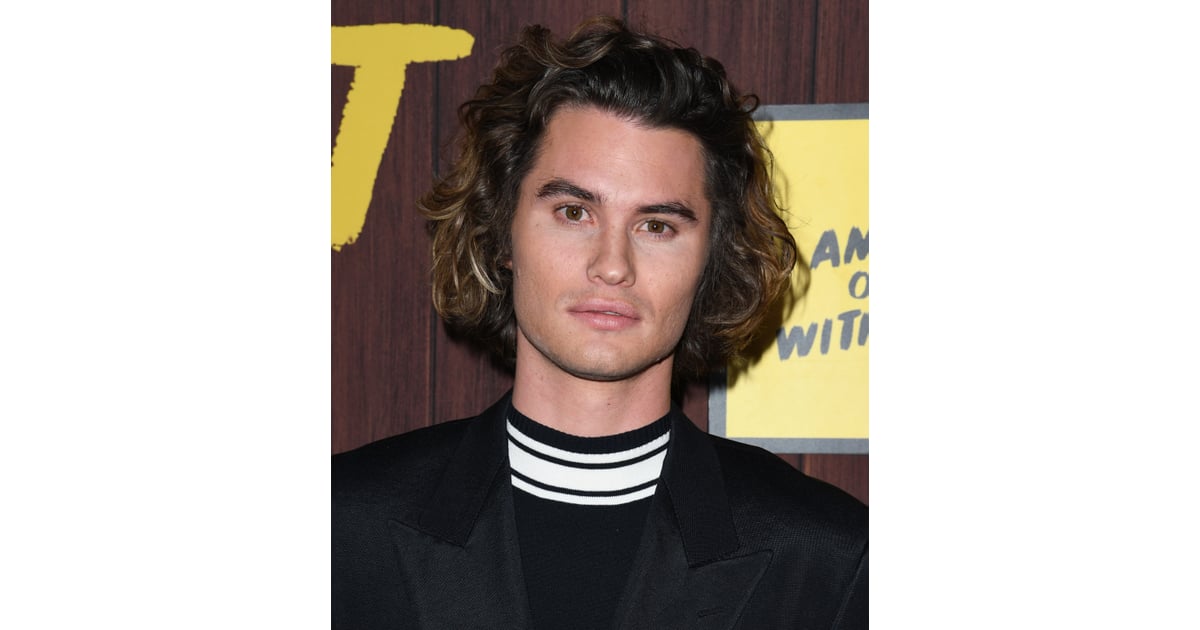 How Old Is Chase Stokes Aka John B 27 The Teens Of Outer Banks Aren T Played By Teens Here S How Old The Cast Really Is Popsugar Celebrity Photo 2