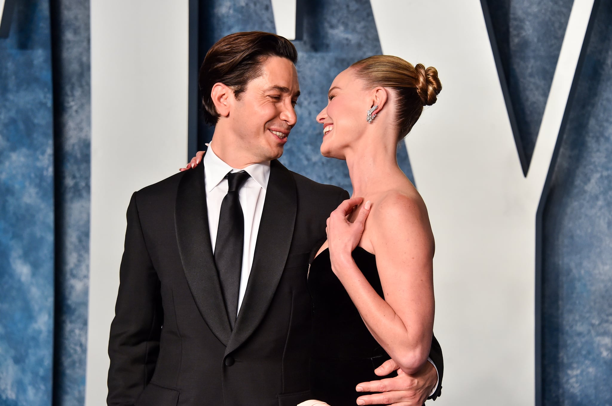 Justin Long and Kate Bosworth arrive at the 2023 Vanity Fair Oscar Party held at the Wallis Annenberg Centre for the Performing Arts on March 12, 2023 in Beverly Hills, California. (Photo by Alberto Rodriguez/Variety via Getty Images)