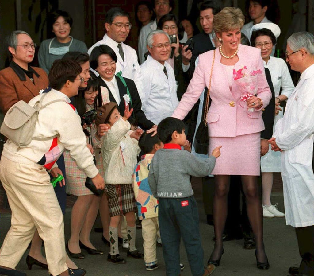 Why Princess Diana Didn't Wear Gloves