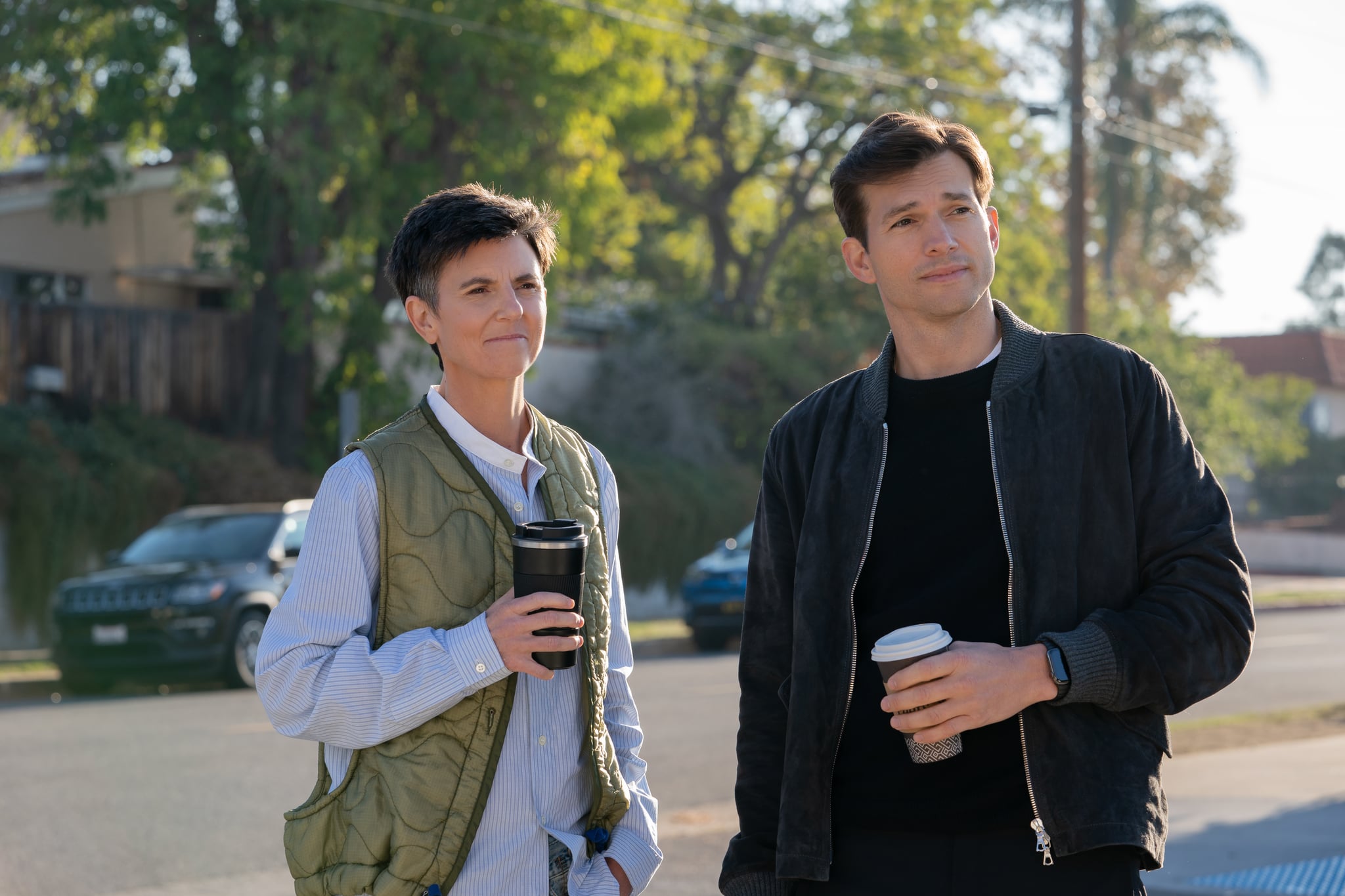 Your Place or Mine (2023), Tig Notaro as Alicia, Ashton Kutcher as Peter. Cr. Erin Simkin / Netflix © 2022