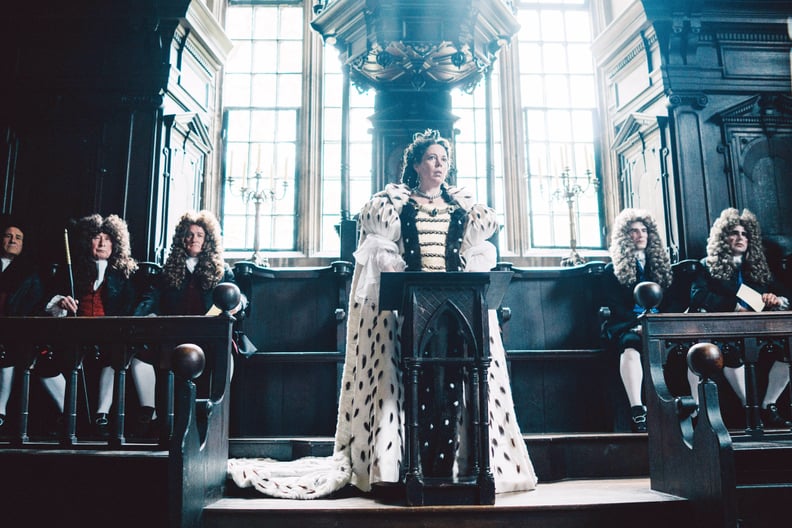 THE FAVOURITE, center: Olivia Colman, 2018. photo: Atsushi Nishijima / TM & copyright  Fox Seachlight Pictures. All rights reserved. /Courtesy Everett Collection