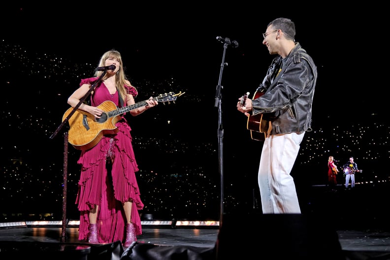EAST RUTHERFORD, NEW JERSEY - MAY 26: EDITORIAL USE ONLY. NO BOOK COVERS. Taylor Swift and Jack Antonoff perform onstage during 