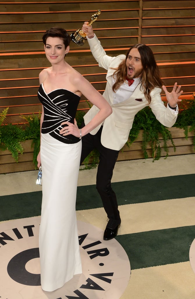 The fun photobombs continued after the show, when Jared Leto snuck up behind Anne Hathaway on his way into the Vanity Fair bash.
