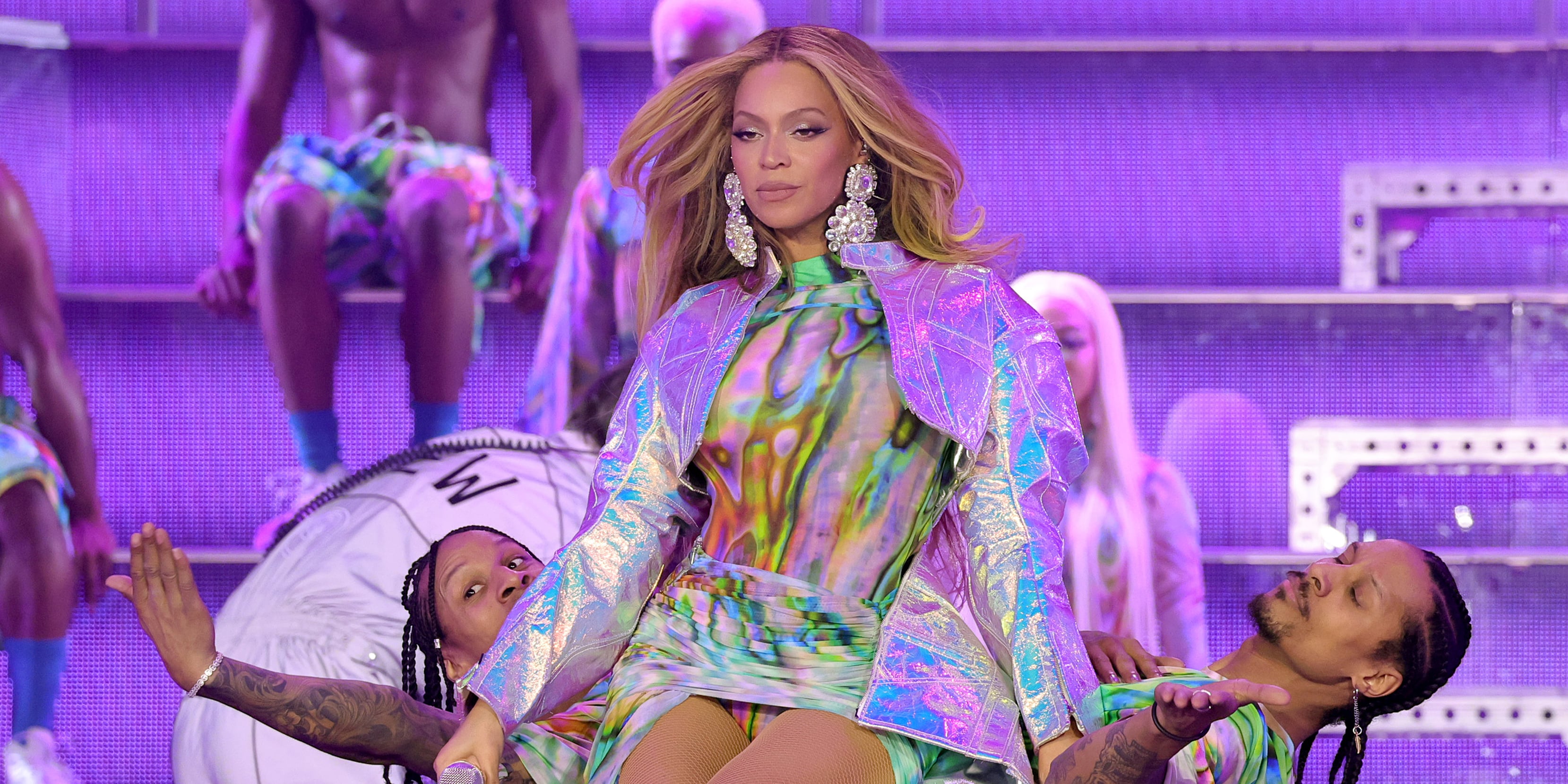 9 Celebrity Stage Falls and Mishaps on Tour | Videos | PS Celebrity