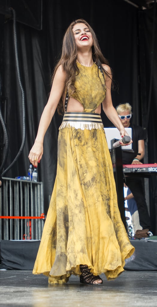 Selena Gomez Abs Pictures