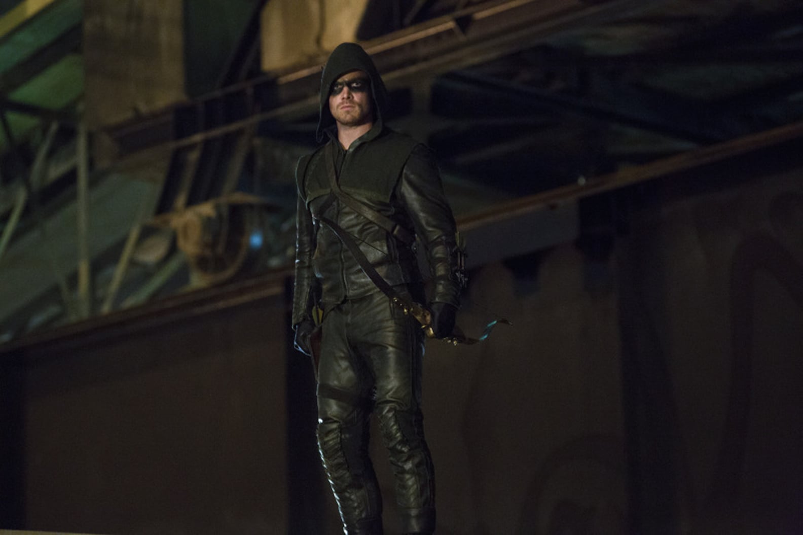 Stephen Amell Pictures On Arrow Popsugar Entertainment 1615