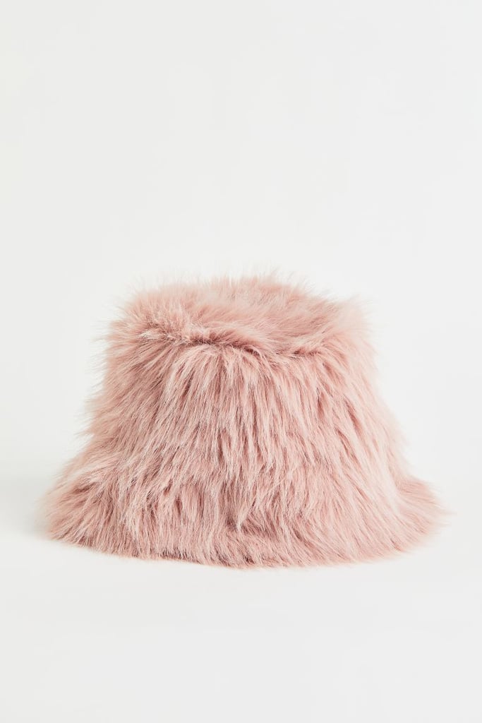 商店桶帽子:H&M毛茸茸的桶在亮粉红色的帽子