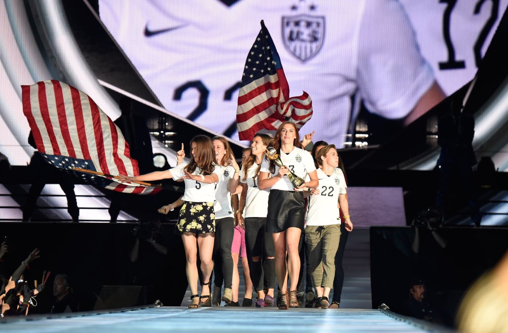 Stars at Taylor Swift's New Jersey Concert 2015 | Photos