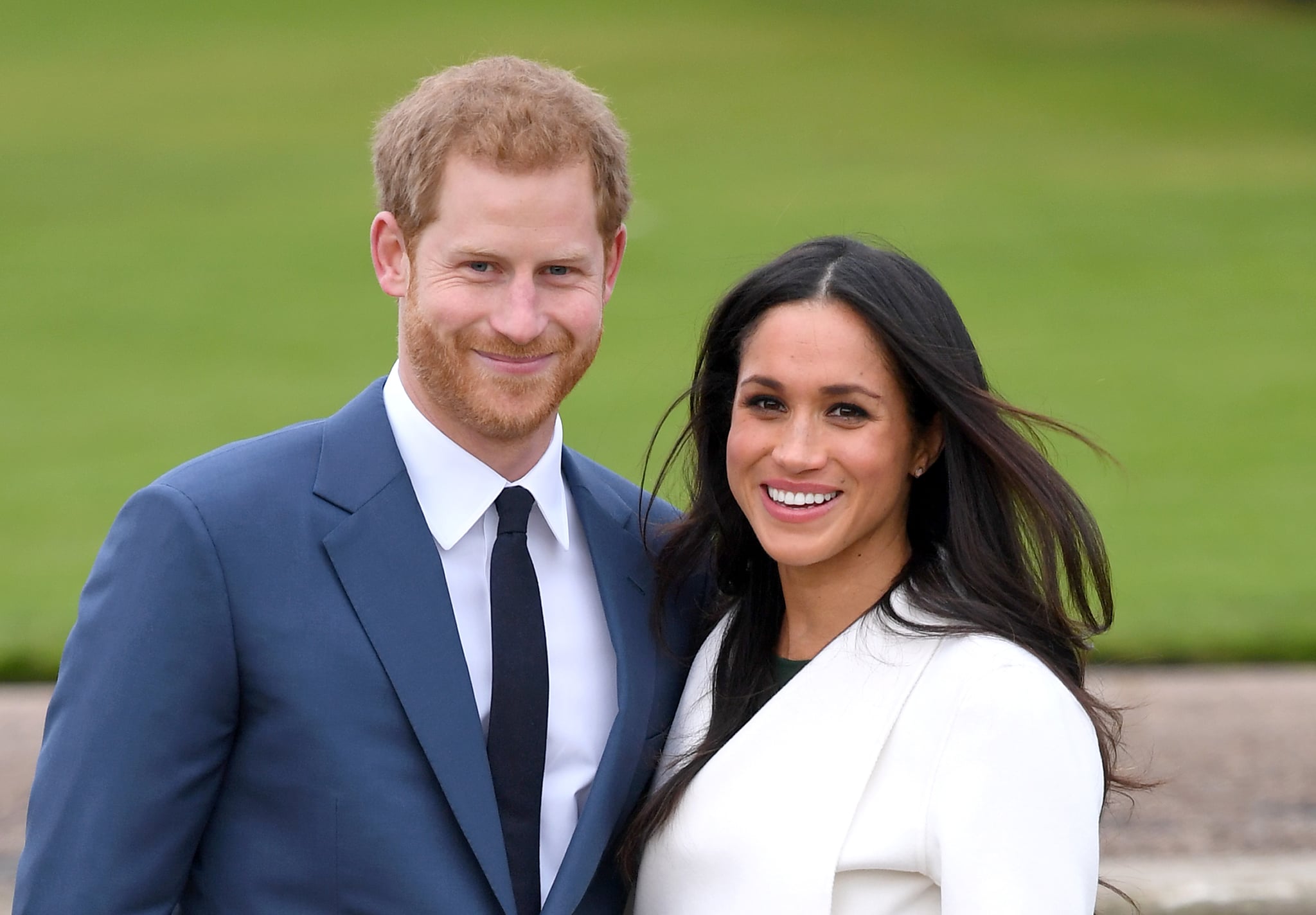 英国伦敦- 11月27日:哈里王子和梅根·Markle参加馆官方宣布订婚的沉在肯辛顿宫花园11月27日,2017年在伦敦,英国。哈里王子和梅根·Markle几个官方2016年11月以来,由于2018年春天结婚。(图片由Karwai唐/摆姿)