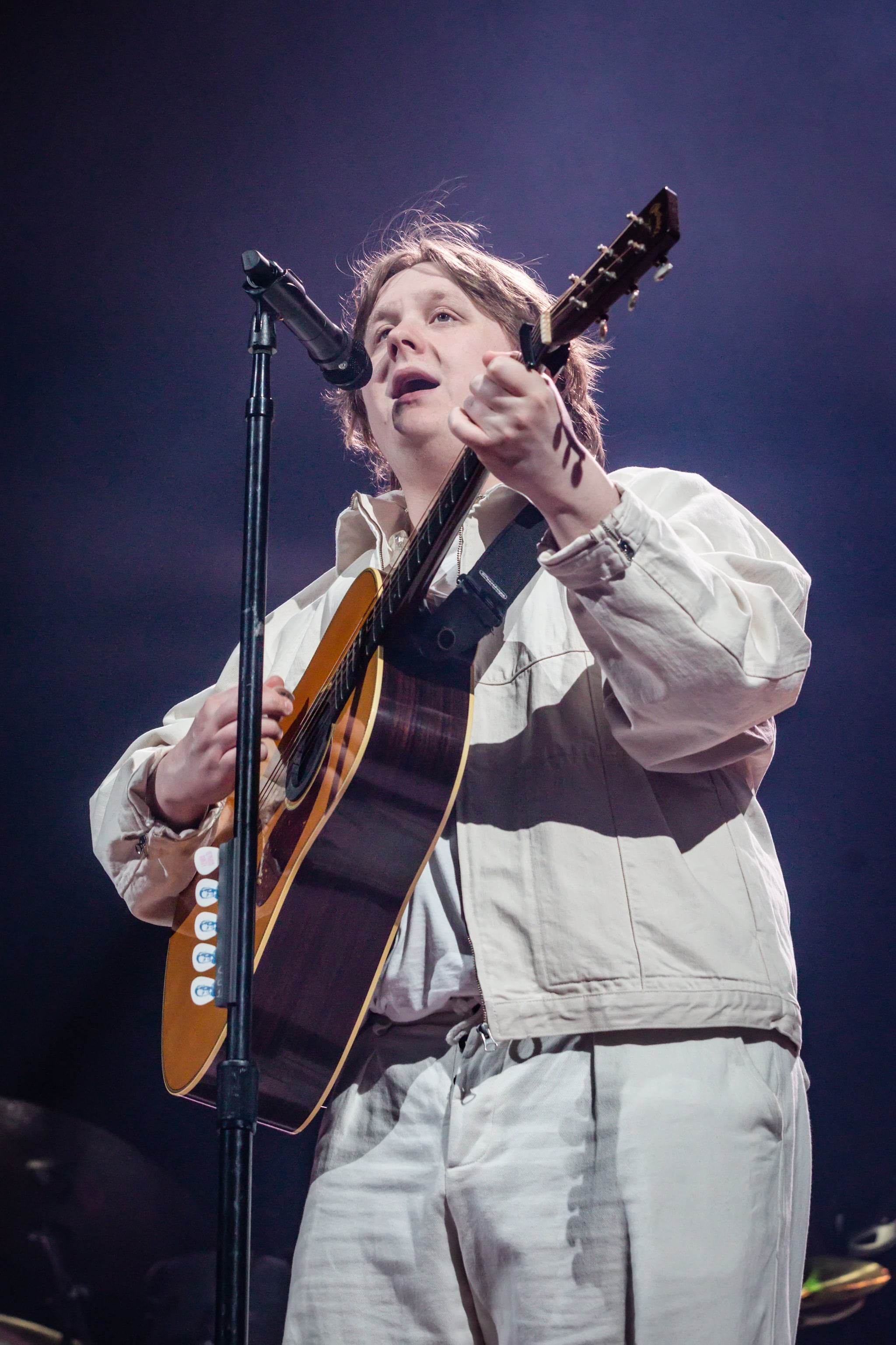 BERLIN, GERMANY - FEBRUARY 16: British singer Lewis Capaldi performs live on stage during a concert at the Mercedes-Benz Arena on February 16, 2023 in Berlin, Germany. (Photo by Frank Hoensch/Redferns)