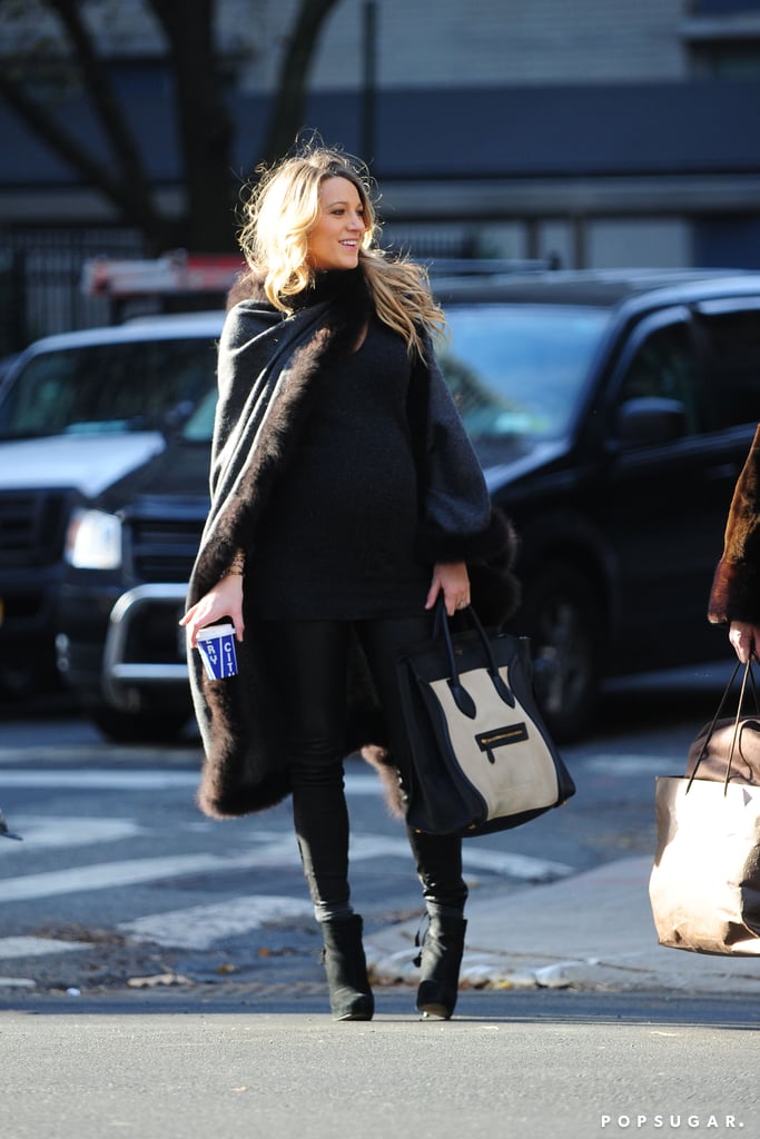 Blake Lively Pregnant Walking Through NYC | Pictures