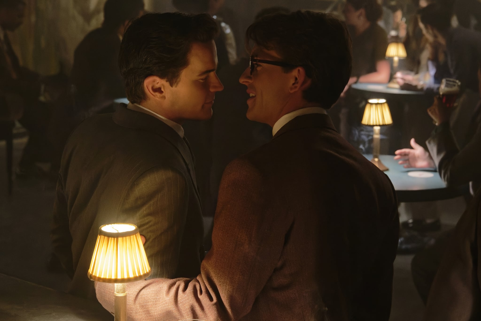 (L-R): Matt Bomer as Hawkins Fuller and Jonathan Bailey as Tim in FELLOW TRAVELERS.