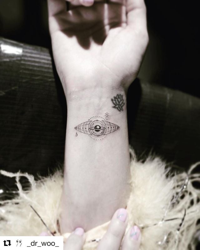 Katy Perry’s Saturn Wrist Tattoo