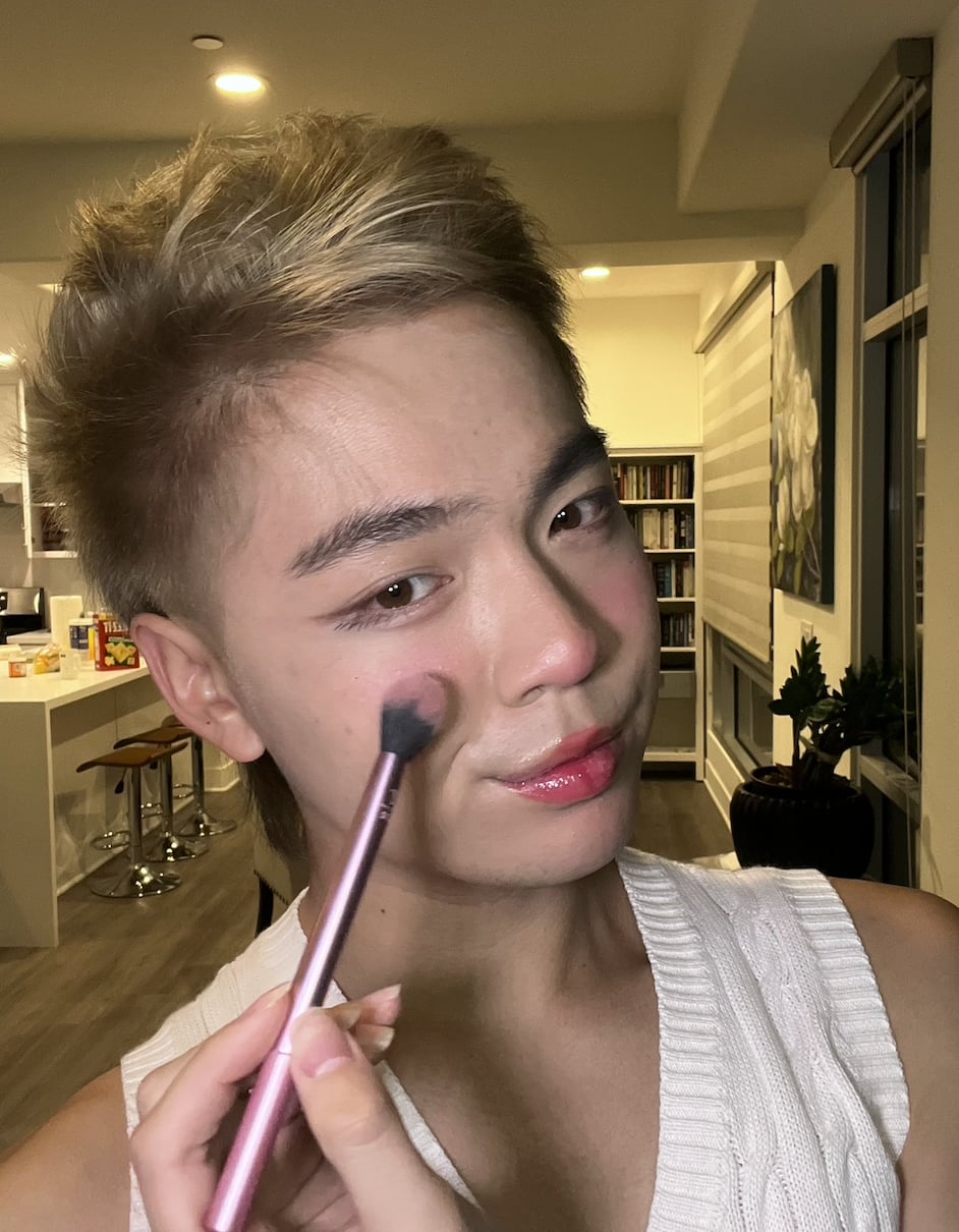 Testing a C-beauty makeup hack from Xiaohongshu