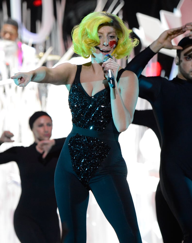 2013: Lady Gaga Sported a Yellow Wig For Her "Applause" Performance