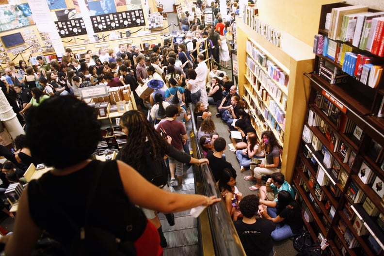 When Fans Packed This Barnes & Noble in New York to Grab Harry Potter and the Deathly Hallows