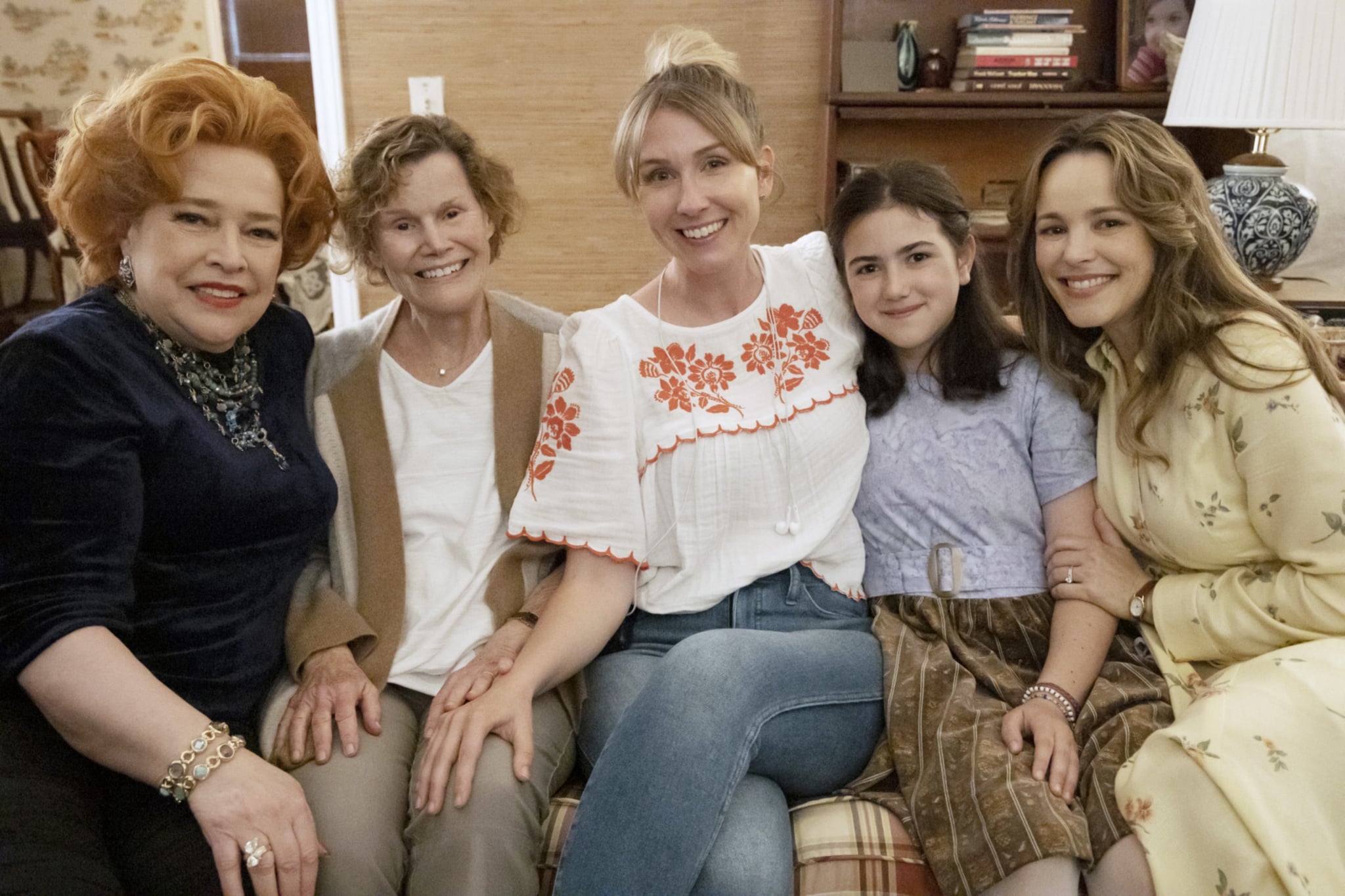 ARE YOU THERE GOD?  IT'S ME, MARGARET., (aka ARE YOU THERE GOD? IT'S ME, MARGARET), from left: Kathy Bates, writer Judy Blume, director Kelly Fremon Craig, Abby Ryder Fortson, Rachel McAdams , on set, 2023. ph: Dana Hawley/Lionsgate/Courtesy Everett Collection