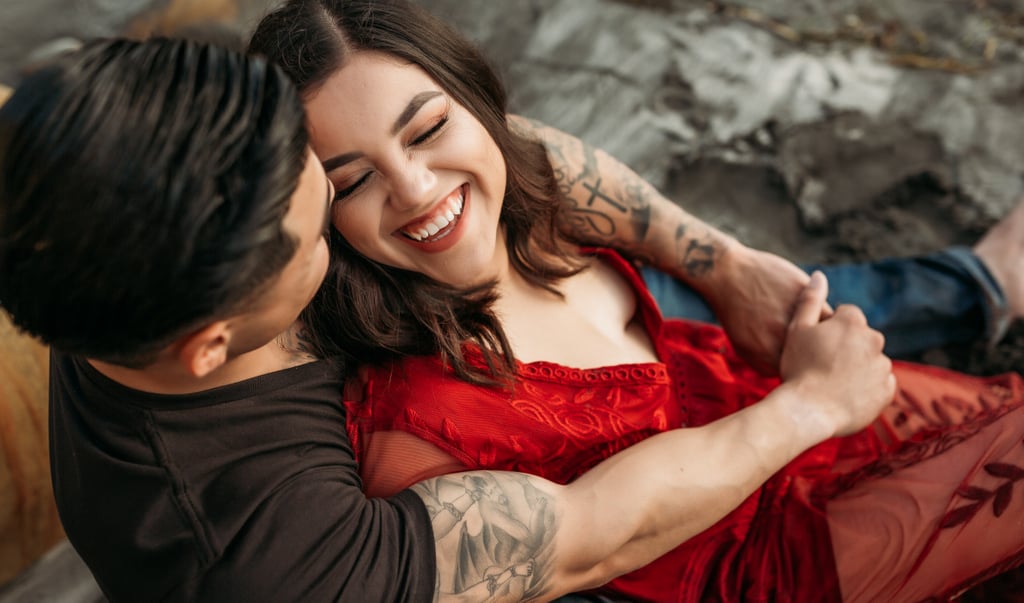 Romantic Beach Couple Pictures