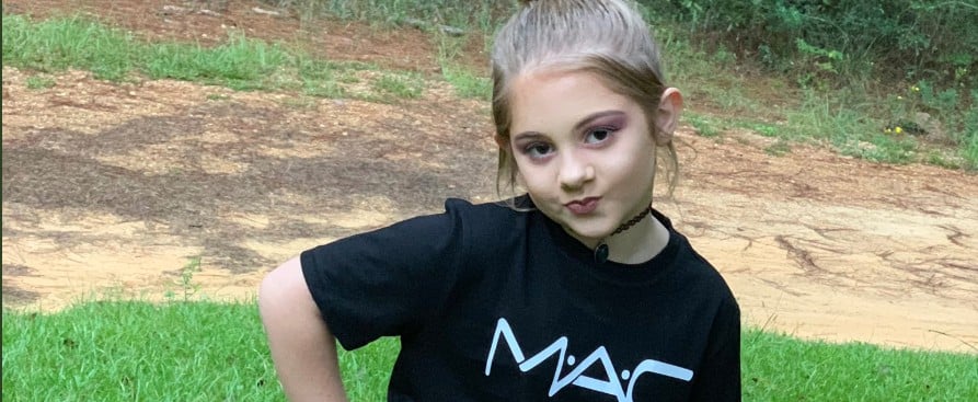 Girl Dresses Up as MAC Makeup Artist